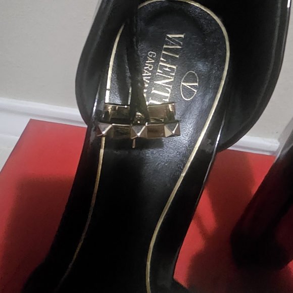 Valentino Garavani Black Patent Platform Heels - Picture 8 of 16